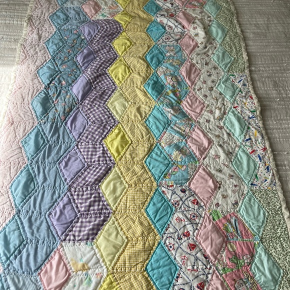 Vintage baby quilt - Picture 6 of 7